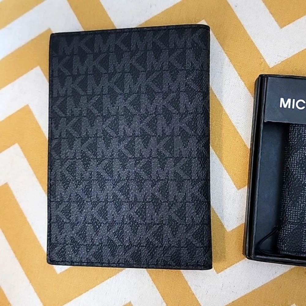 MK 2PC MEN WALLET AND PASSPORT HOLDER